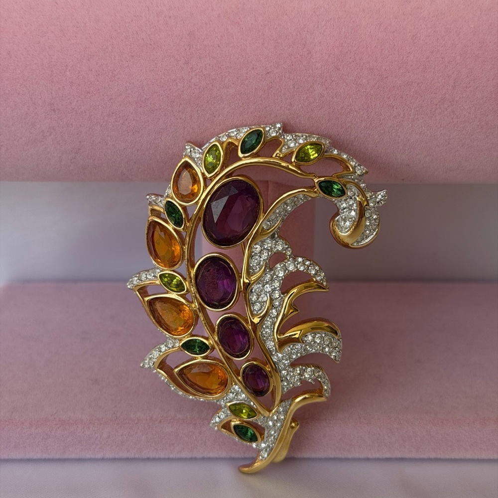 SIGNED SWAROVSKI AMETHYST COLORED CRYSTAL PIN~BROOCH 22KT GOLD PLATING